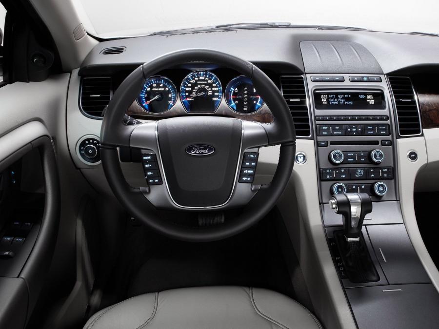  Ford Taurus Limited 2010 года  (фото 19 из 43)